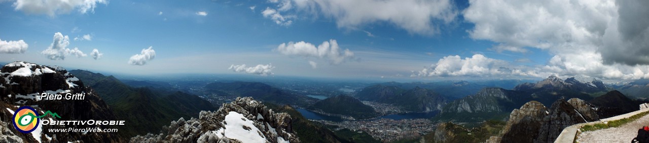 39 Panoramica verso Lecco, i suoi laghi, i suoi monti.jpg